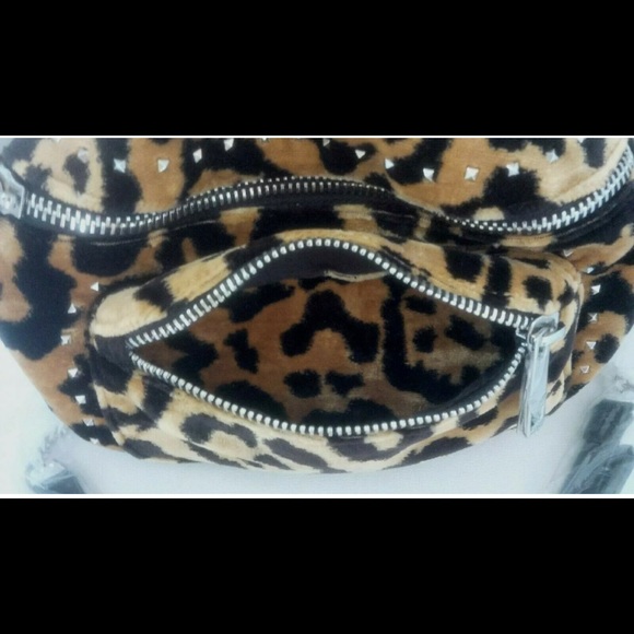 🔥 TopShop NWT leopard studded crossbody vegan Fanny Pack Belt Bag Crossbody 🔥 - Picture 7 of 8